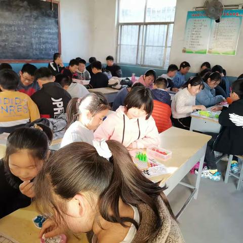 “奕”彩纷呈，“棋”乐无穷——记新华陈庄小学棋类娱乐活动