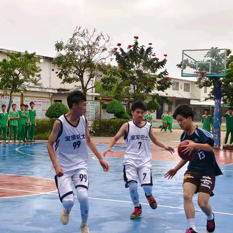 化州市石龙中学第四届 “青春杯”男子﻿篮球赛 ﻿激战正酣