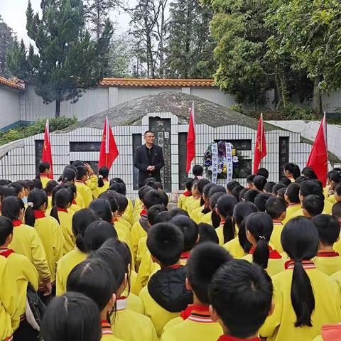 【党建引领】民族精神代代传，缅怀先烈敬先人——里松镇龙湾小学党史教育暨清明节祭英烈活动