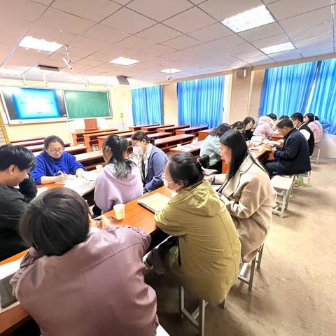 满眼生机转化钧，天工人巧日争新