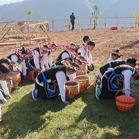 茶香满山飘  春茶开采忙               ——木掌棋子地首届采茶节