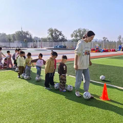 【阳光七幼•保教篇】 “畅玩户外游戏，尽享快乐时光”——灵武市第七幼儿园小二班户外活动第一期