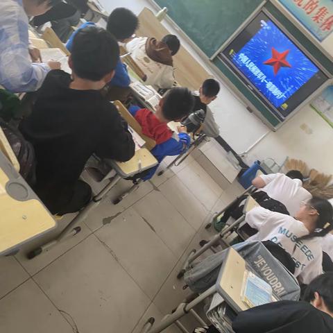 观看红色电影，重温革命岁月——大广安中心小学观看红色电影