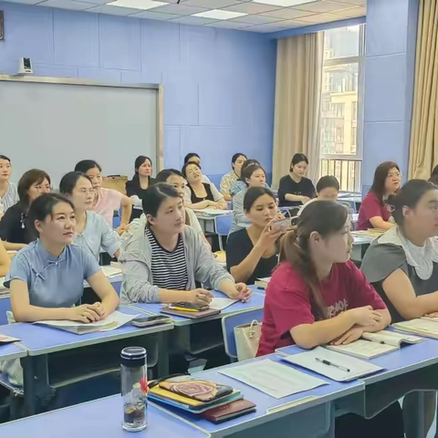 从心出发，向光而行——费县鲁公小学语文教材培训