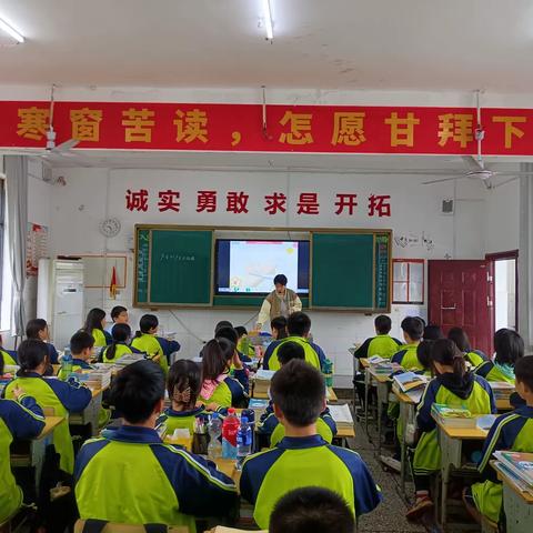 “三尺讲台展风采，教学砥砺露锋芒”——益阳市国基实验学校理综组公开课活动