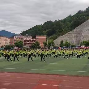 龙小〖体育〗县运会