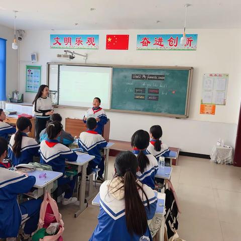 “教海扬帆，智慧领航”—长岗乡第一中学小学英语组集体教研活动