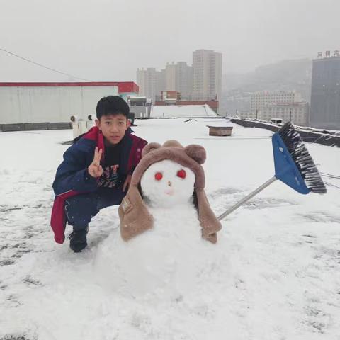 冬日雪地里的童趣时光 五六班