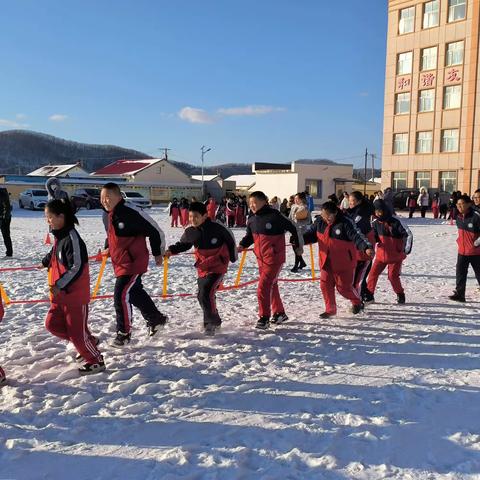 消防“零”距离——官马中心学校雪地消防救援接力赛