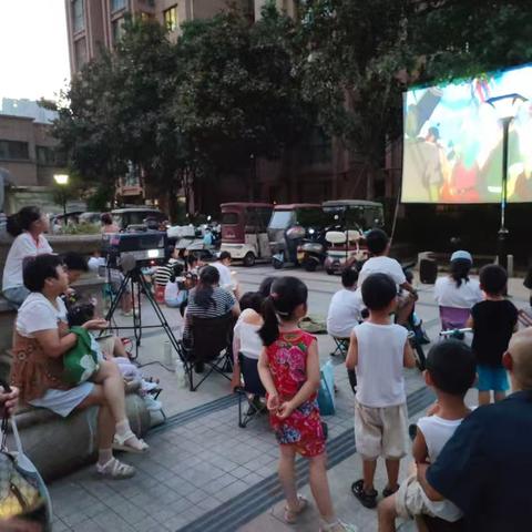 “益”起看电影 共话邻里情——公益电影放映走进笃臣巷社区