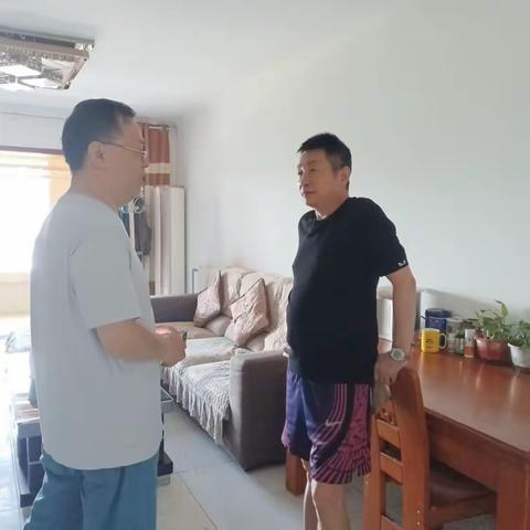 笃臣巷社区开展社会救助政策宣传活动