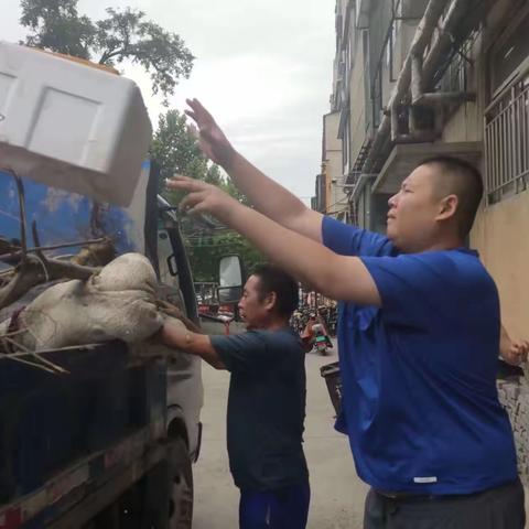 车站街道兴东社区端午节乱堆放整治行动