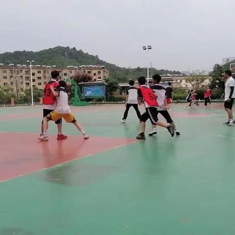 点燃青春，放飞风采———记瑞昌市武山学校班际篮球赛（一）