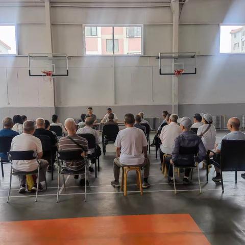 紧扣“四讲”要求 强化作风建设——包片领导赴新建街社区讲授专题党课