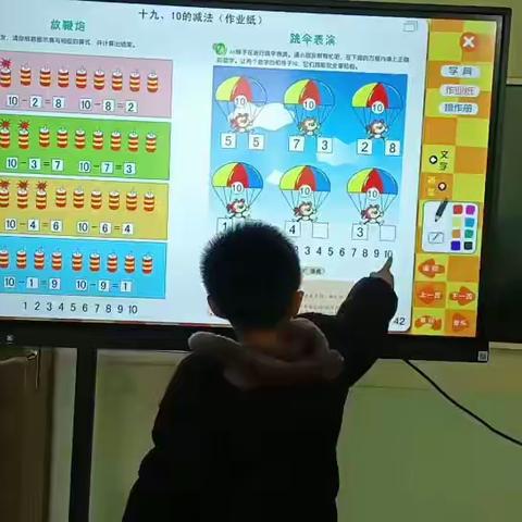 🌴️童之星幼儿园大二班宝贝们开心快乐的第十二周学习生活圆满结束，美好的回忆从这里回顾。