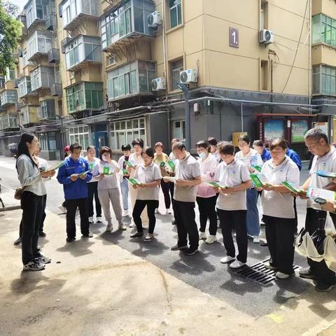 西北政法大学社区开展垃圾分类宣传活动