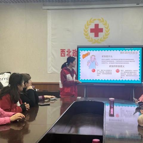 巧手插芳华，邻里乐无涯——西北政法大学社区开展插花缓解情绪活动