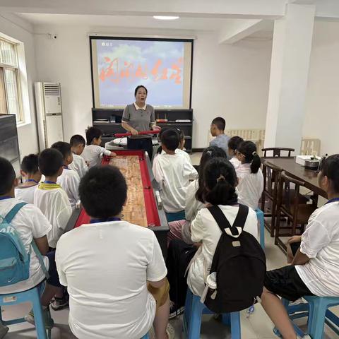 新时代文明实践||红色基因润童心，五一社区青少年共忆峥嵘岁月