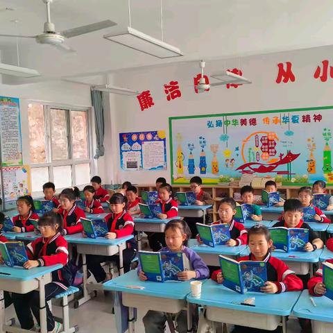 最美四月天 书香伴我成长 吴堡二小四年级②班“读书分享”活动