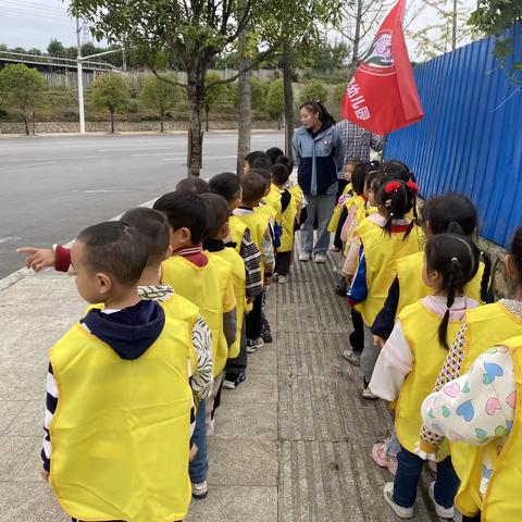 九九重阳节 浓浓敬老情——京果果幼儿园大一班走进敬老院