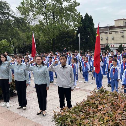 缅怀革命先烈 赓续红色血脉——鹰潭市师范附属小学党支部召开4月份主题党日