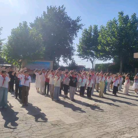 高举队旗跟党走，争做新时代好少年 ——西江村小学六一入队仪式