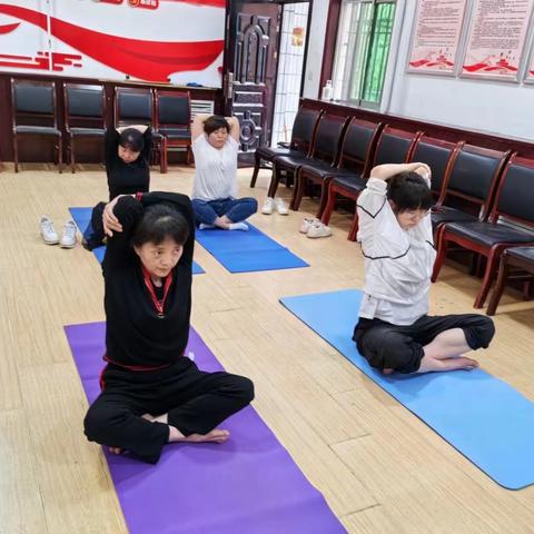 新时代文明实践| 瑜伽会友 陶冶身心 延光社区瑜伽公益课堂