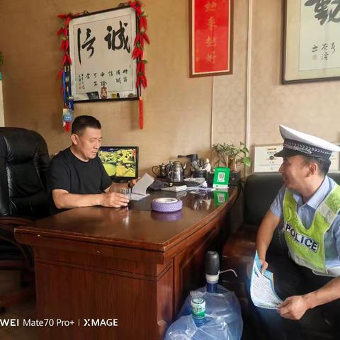 渭滨大队“七进”博奥物流园开展交通安全宣传活动