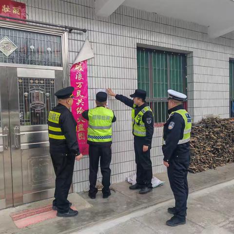 渭滨交警联合路政整治310国道沿线加水点确保冬季道路安全畅通