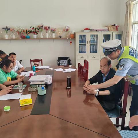 渭滨交警：七进宣传进农村