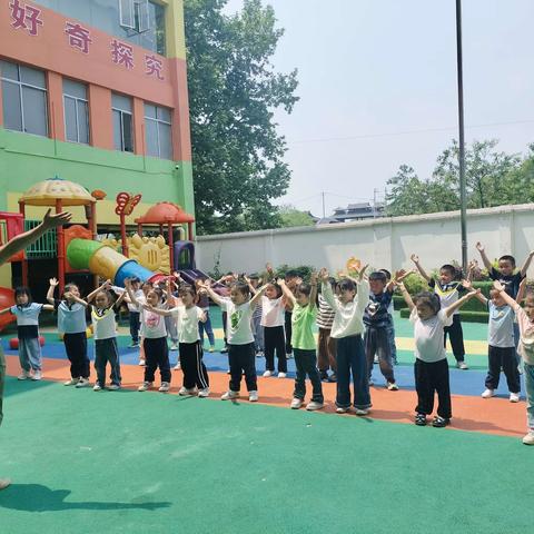 “芳华四月，春暖花开”——盼盼幼儿园大一班四月美篇