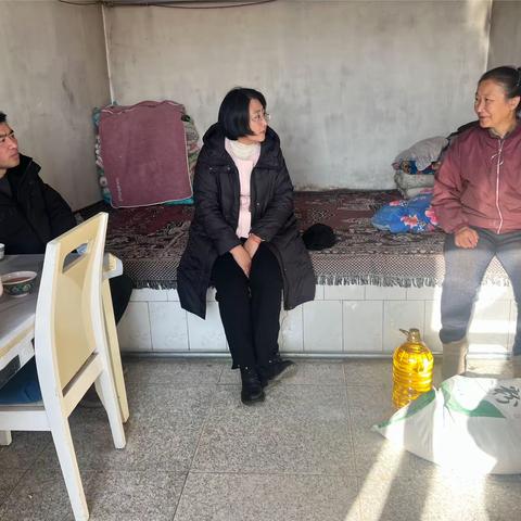 迎新春 送温暖——巴彦温都尔苏木社工站走访慰问困难群众