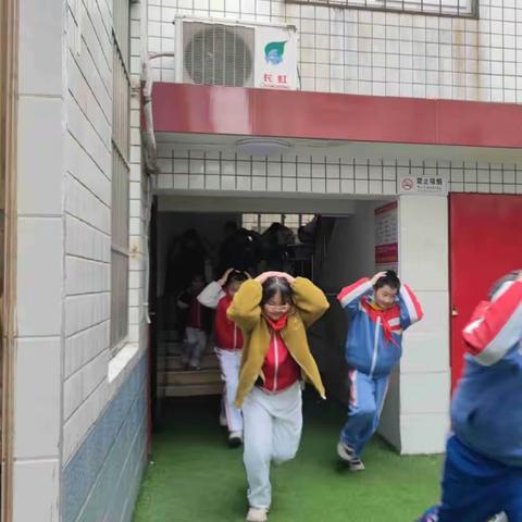 伊坪小学：安全演练筑防线 防患未然保平安