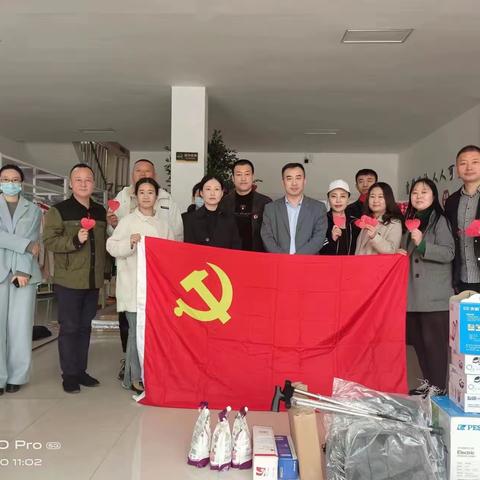 铁岭县发改局联合铁报商盟爱心团为腰堡镇雷锋超市献爱心