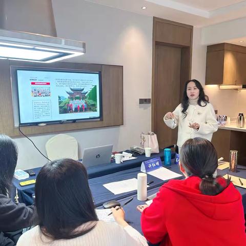 聚焦高考命题 引领教学方向——许红明老师高考模拟试卷命制试题研究讲座纪实