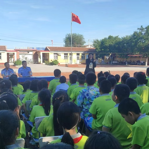 清州镇刘缺屯小学关于开展 “法治进校园  安全伴我行” 普法教育活动简报