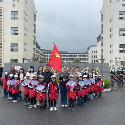 【芙蓉 · 一年级】沐书籍清风，做雷锋少年 ——茶陵县芙蓉学校一年级组学雷锋实践活动