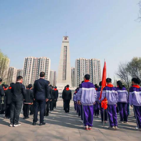 缅怀革命先烈    争做新时代好队员——遵化市第二实验小学开展清明节祭扫英烈主题活动