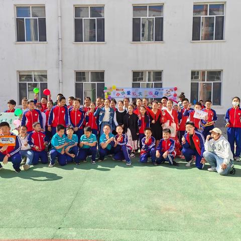 书香校园风光好 跳蚤书市别样红——开鲁县工农小学五年一班跳蚤书市义卖活动