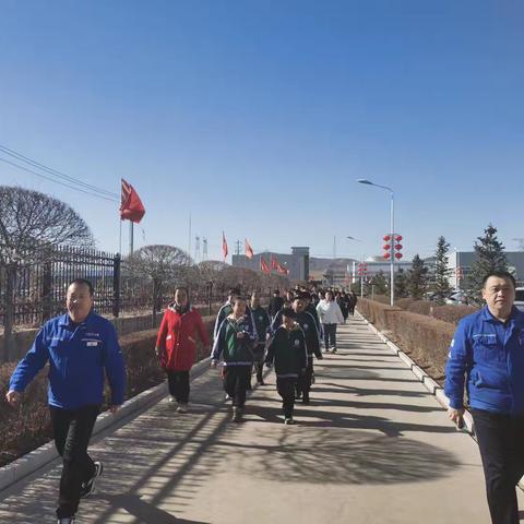 “爱心相伴，共赴光影之约”主题党日活动