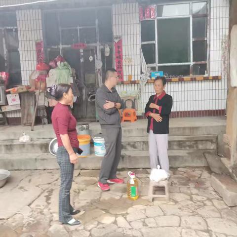 暖心入户走访 真情关爱老人