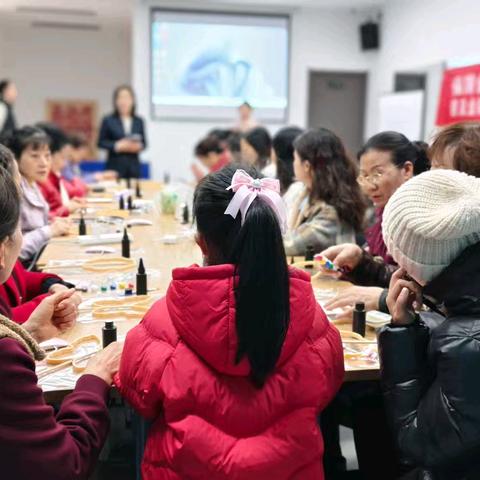 【微服务·邸万家】龙邸社区开展“巧手妙生花，水扇染兰尖”妇女节手工DIY制作