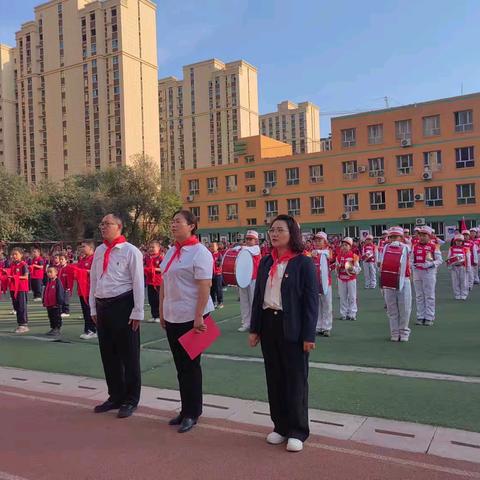 红领巾•爱祖国—高昌区第七小学开展“第75个少先队建队日入队仪式”活动