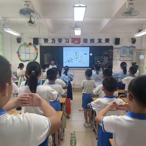 尊师重道 感念师恩 ——镇南小学“海扬班”开展庆祝教师节拜师礼活动