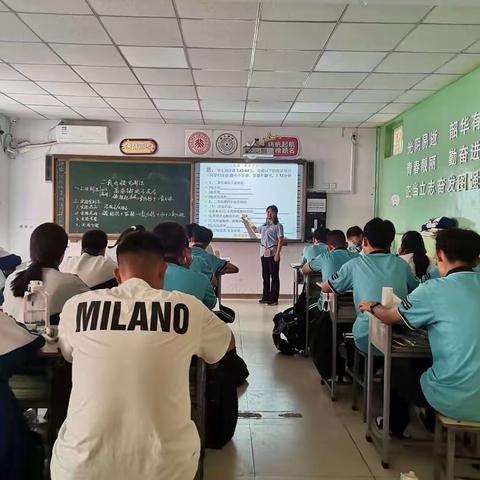 公开课上展风采，听课评课促成长