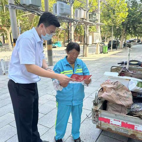 银行员工走近您，守护您的财富