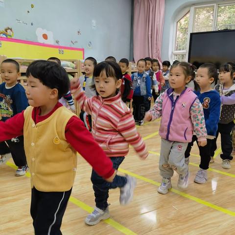 幼儿园，孩子快乐的乐园，理想的起点。金秋时节，满是喜悦。良好的开端记录着孩子最美的瞬间。