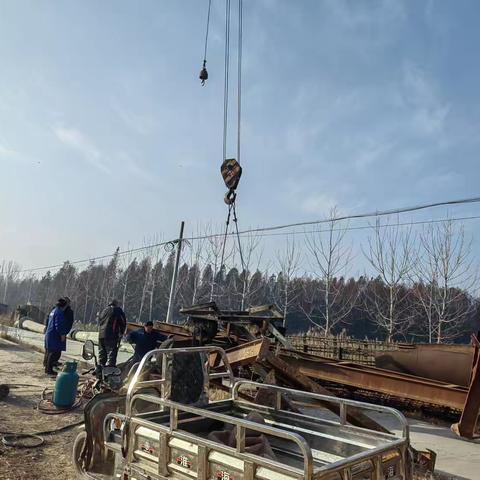 【新时代文明实践 铜山在行动】土地整改，切割铁器