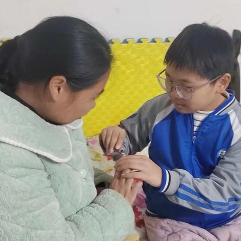 九九重阳暖，孝亲在行动 ‍——息县第二小学2025年 ‍重阳节实践活动