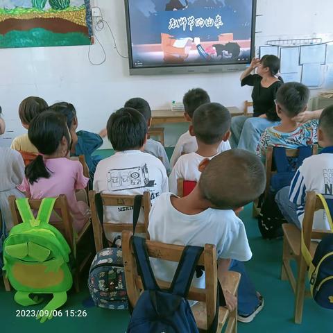 "小小祝福心，浓浓师生情"——明祖陵镇中心幼儿园大一班教师节主题活动